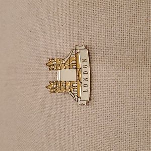 Burberry London Pin